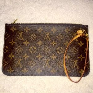 Louis Vuitton Neverfull Monogram Pouch